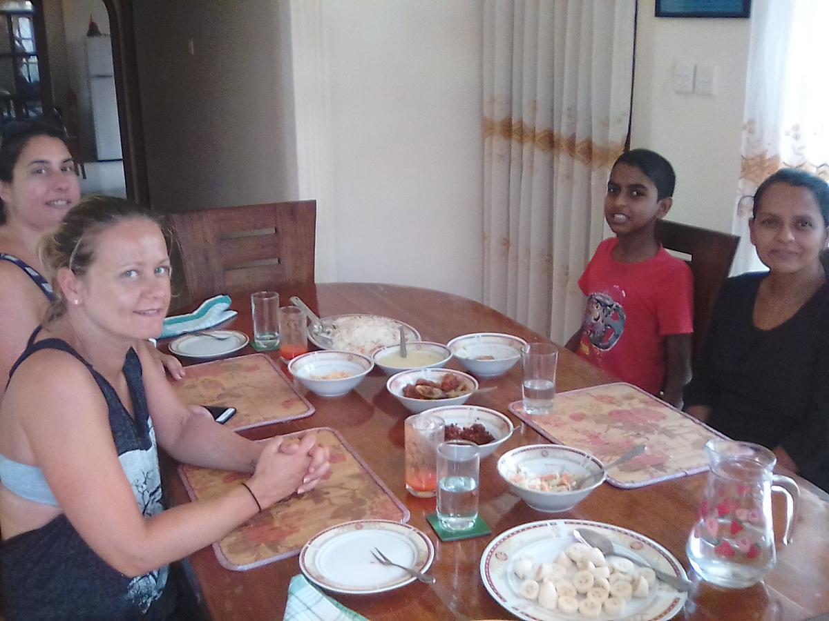 Nisha Homestay Inn Peradeniya Zewnętrze zdjęcie