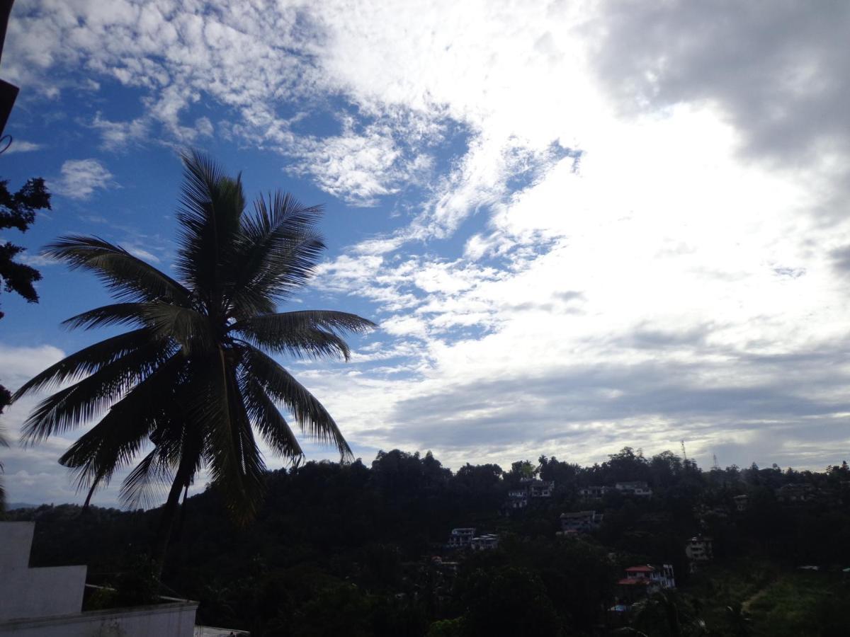 Nisha Homestay Inn Peradeniya Zewnętrze zdjęcie